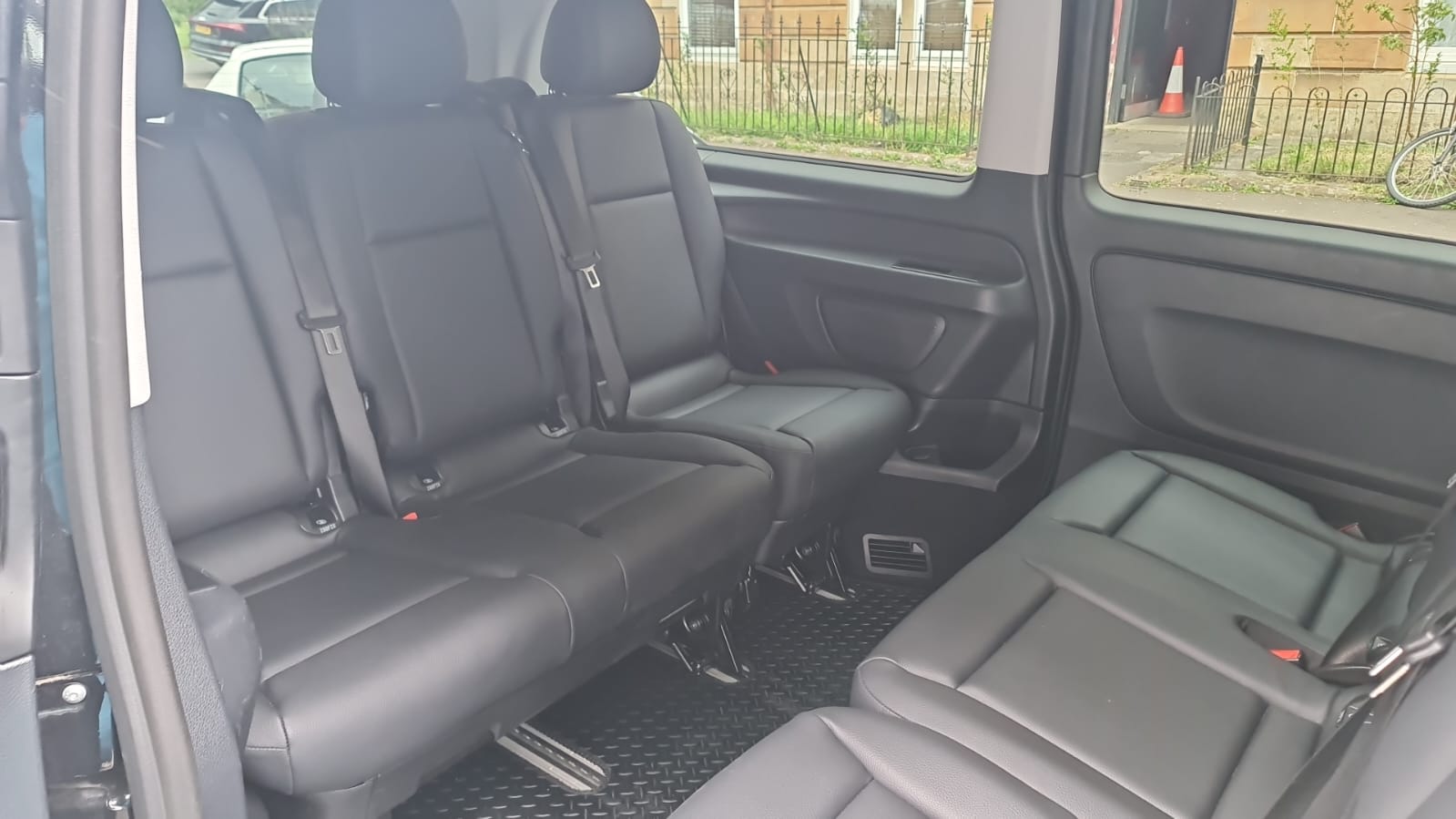 Eight-seater vehicle for long-distance travel